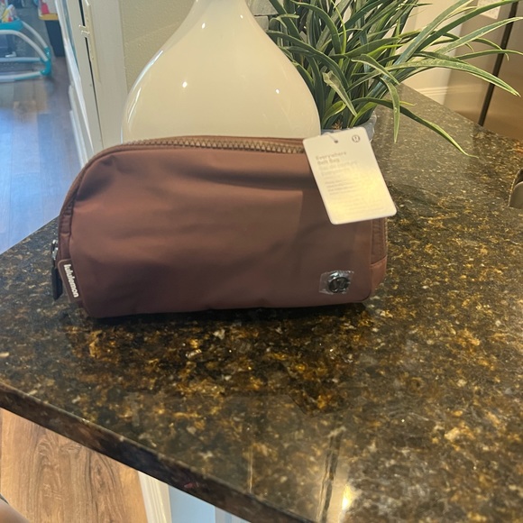 Brand New LuLuLemon Java Everywhere Belt Bag - Picture 3 of 8